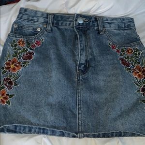 Embroidered denim skirt